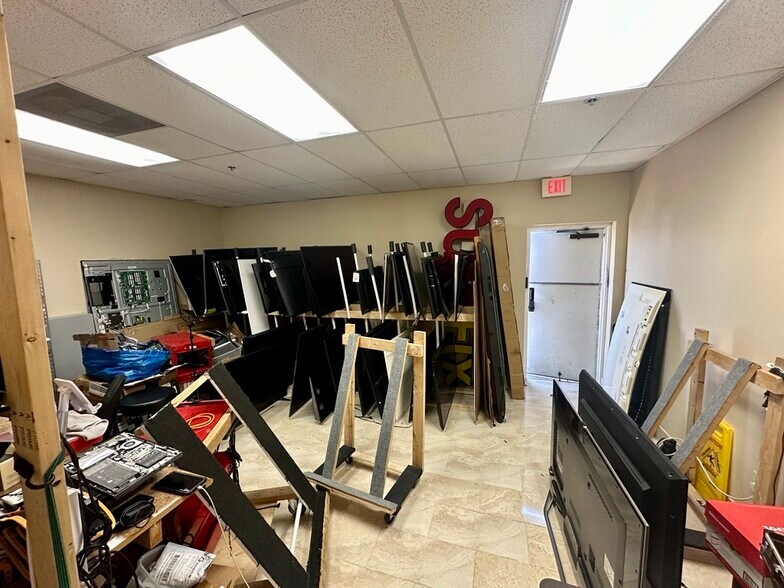 More Photos Of 925 S Semoran Blvd, Winter Park Office For Sale