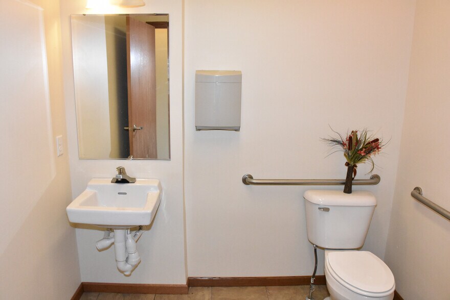 More Photos Of 105 McQuiston Dr, Jackson Center Industrial For Sale