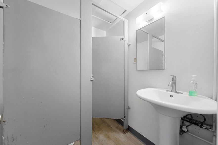 More Photos Of 608 S Harbor Blvd, Anaheim Office For Sale