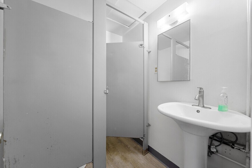 More Photos Of 608 S Harbor Blvd, Anaheim Medical For Sale