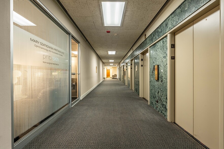 More Photos Of 50 E Washington St, Chicago Office For Sale