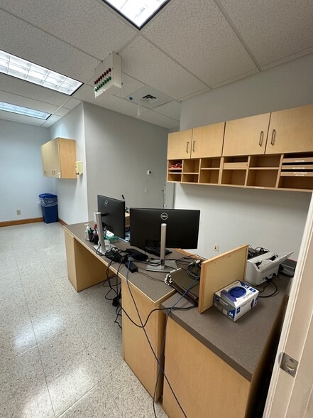 More Photos Of 842 Sunset Lake Blvd, Venice Medical For Sale