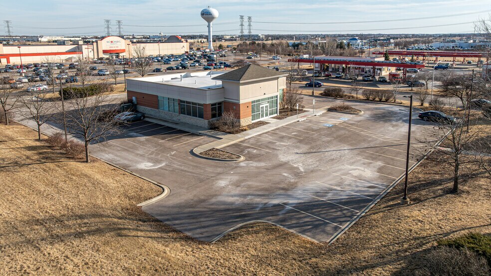 More Photos Of 140 Hansen Blvd, North Aurora Medical For Lease