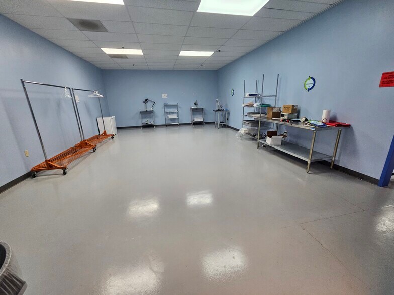 More Photos Of 3777 Winchester Rd, Memphis Showroom For Lease