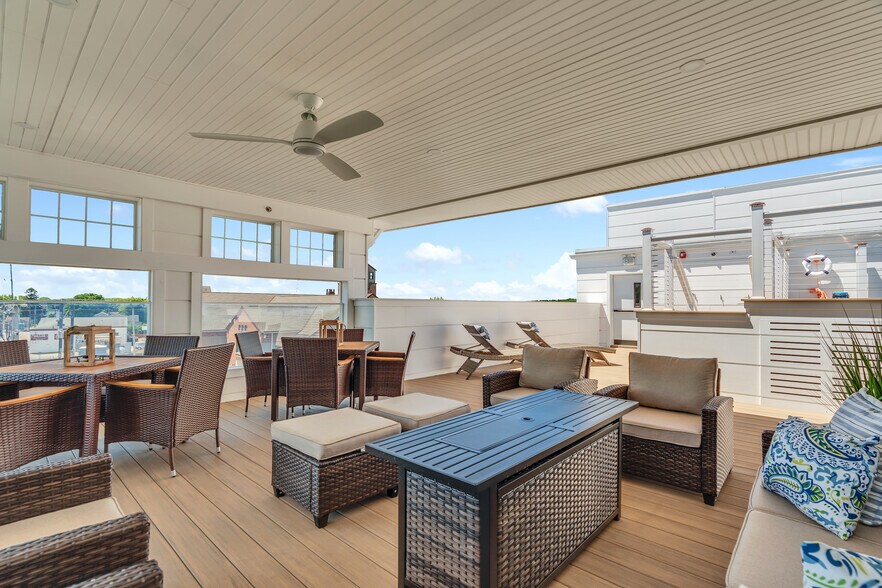 More Photos Of 32 Broadway Ave, Mystic Hotel For Sale