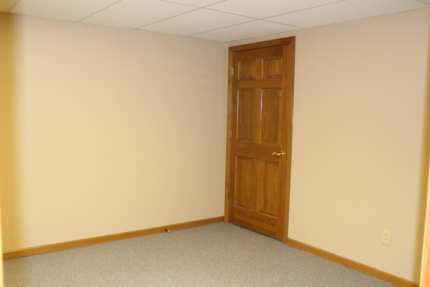 More Photos Of 450 S Durkin Dr, Springfield Office For Lease