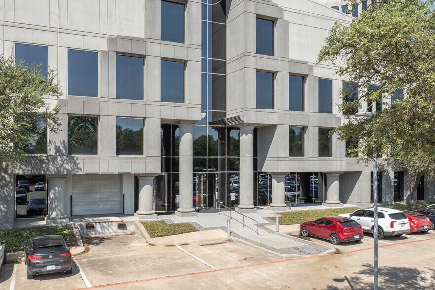More Photos Of 17300 Preston Rd, Dallas Medical For Sale