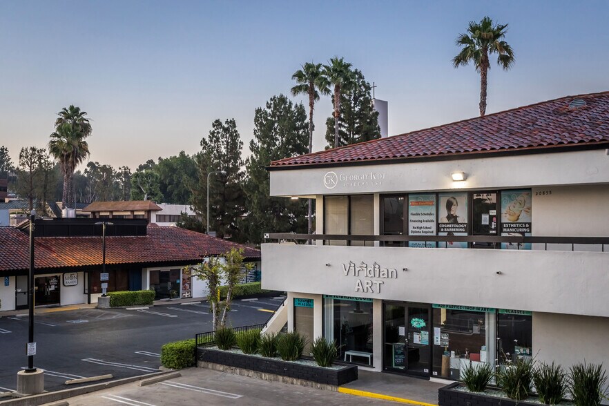 More Photos Of 20833-20861 Ventura Blvd, Woodland Hills Storefront Retail Office For Sale