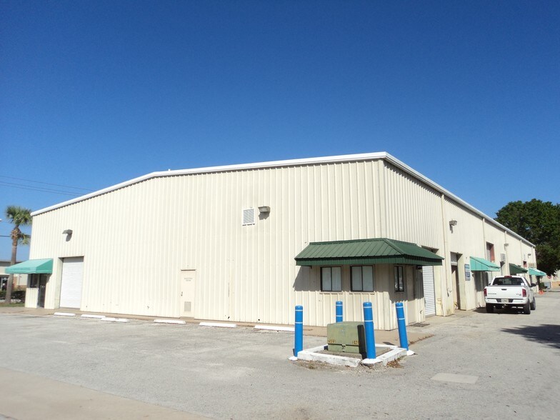 More Photos Of 3101-3215 Aviation Blvd, Vero Beach Warehouse For Lease