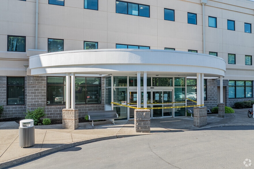 More Photos Of 10535 NE Glisan St, Portland Medical For Lease