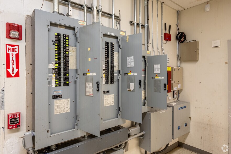 More Photos Of 44 W Allendale Ave, Allendale Freestanding For Sale