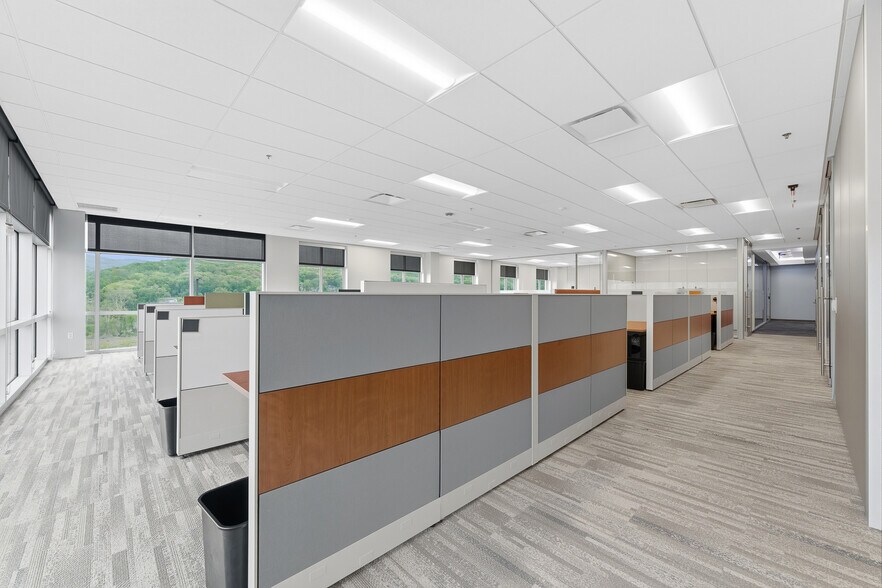 More Photos Of 423 Fortress Blvd, Morgantown Office For Sale