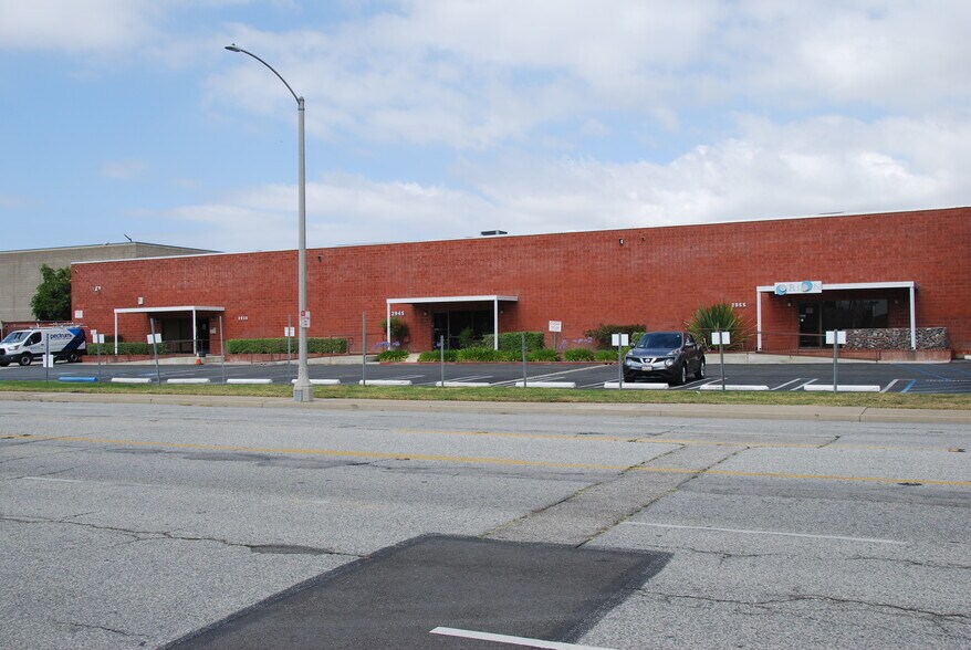 More Photos Of 2935-2955 Redondo Ave, Long Beach Warehouse For Lease