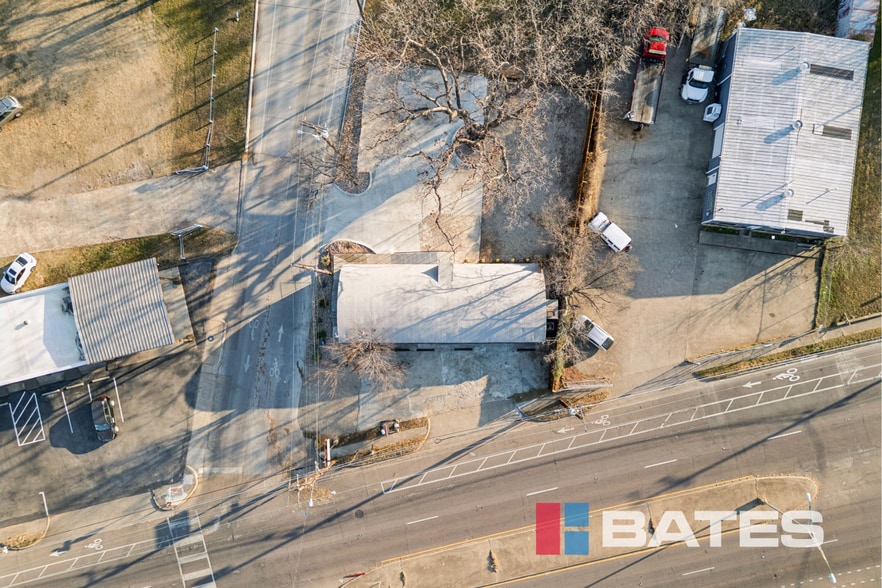 More Photos Of 1402 Fort Worth Ave, Dallas Freestanding For Lease