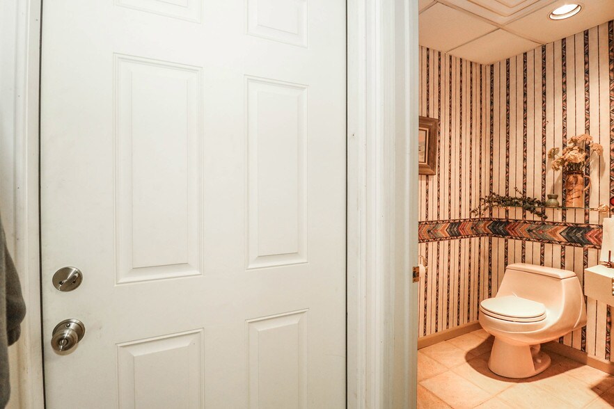 More Photos Of 240 US Highway 206, Flanders Restaurant For Lease