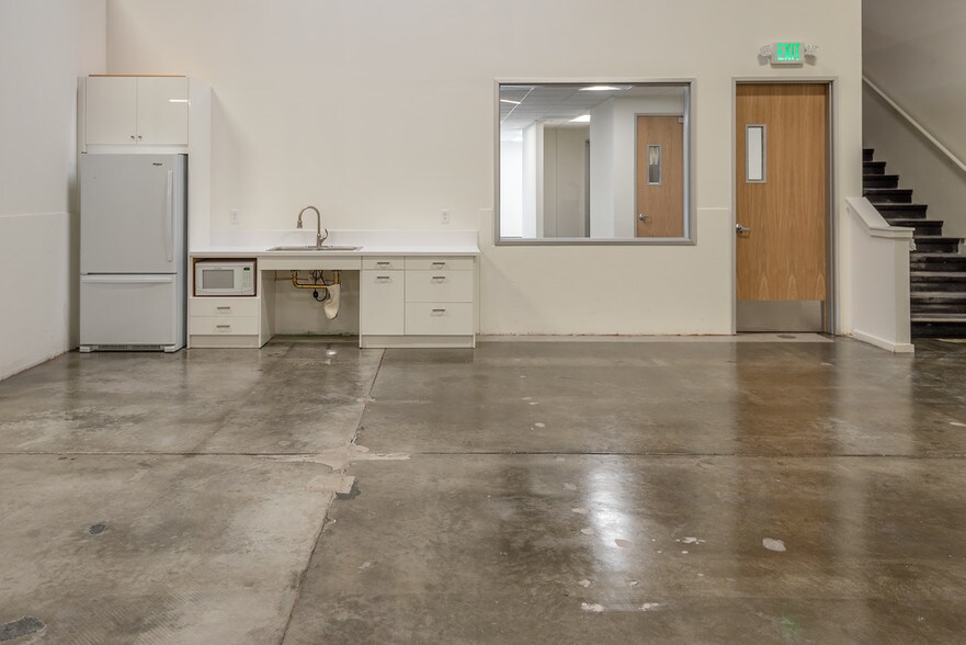 More Photos Of 436-438 Alaska Ave, Torrance Warehouse For Lease