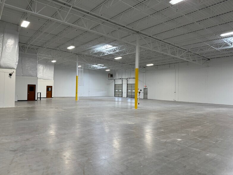 More Photos Of 2853 Dickerson Pky, Carrollton Light Distribution For Lease