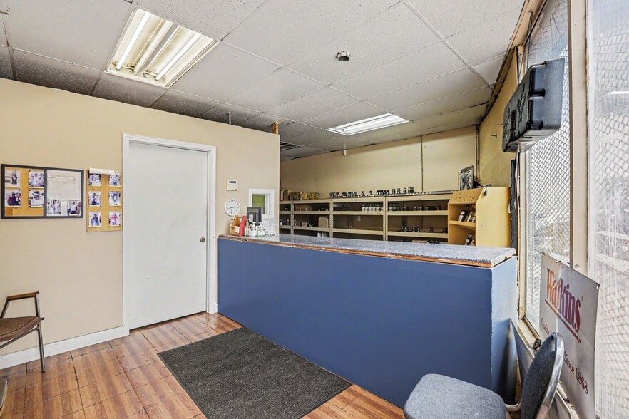 More Photos Of 450 Flat Shoals Ave, Atlanta Storefront For Sale