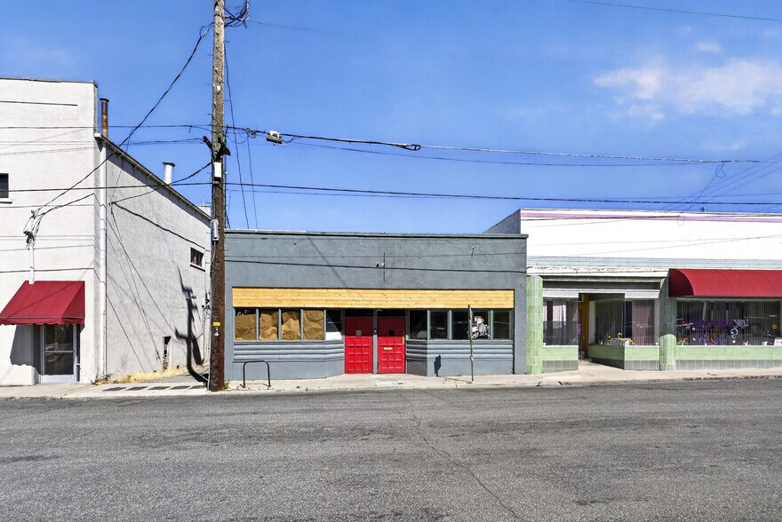 Primary Photo Of 118 S Broadway St, Yreka Restaurant For Sale