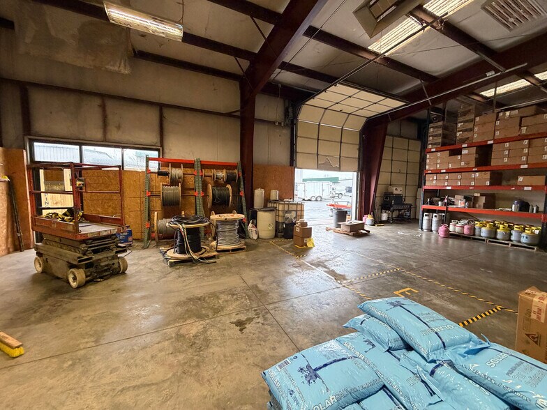 More Photos Of 6603 Royal St, Liberty Service For Lease