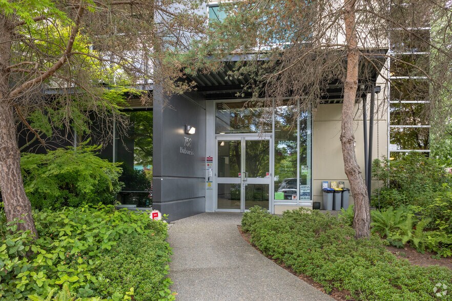 More Photos Of 758 Harbourside Dr, North Vancouver Warehouse For Lease