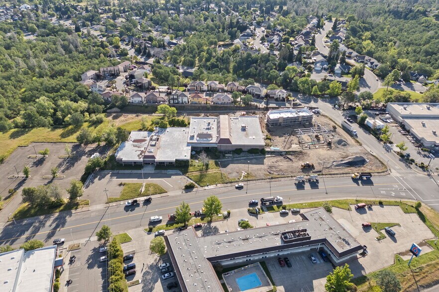 More Photos Of 1101 Twin View Blvd, Redding Service Station For Sale