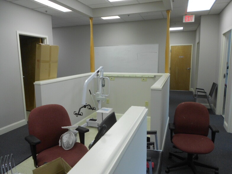 More Photos Of 495 Hawley Ln, Stratford Medical For Lease