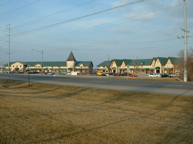 4711 N Brady St, Davenport, IA 52806 Retail For Lease