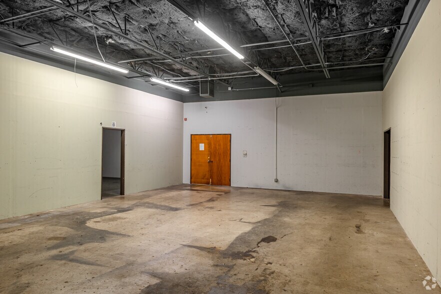 More Photos Of 12200 N Stemmons Fwy, Farmers Branch Unknown For Lease