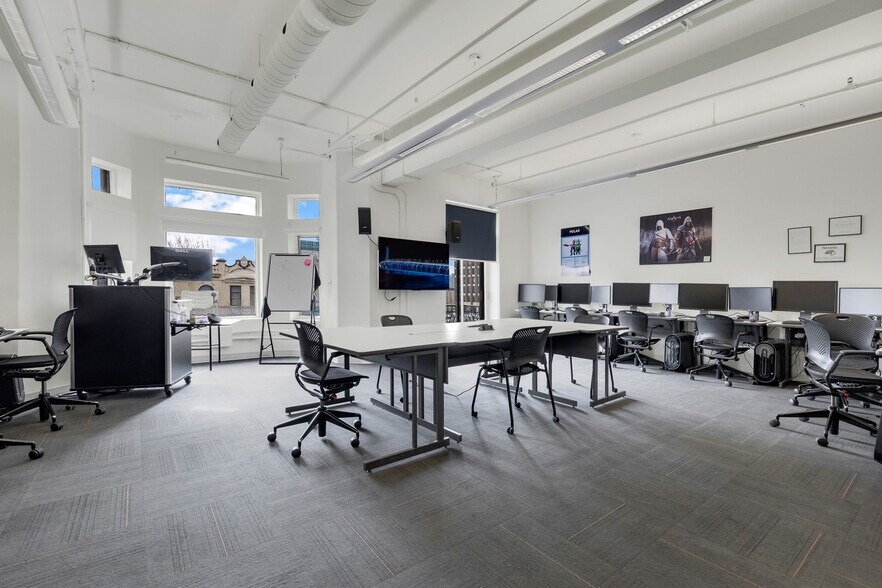 More Photos Of 525 Rue Sherbrooke E, Montréal Office For Lease