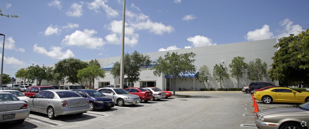 More Photos Of 19500 S Dixie Hwy, Miami Office For Lease