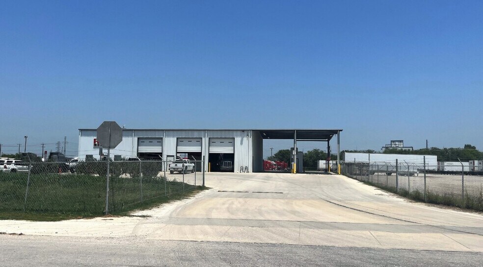 More Photos Of 14710-14722 Speedway Park, Von Ormy Truck Terminal For Lease