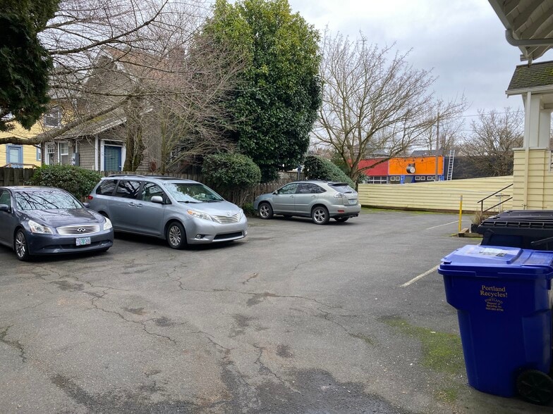 More Photos Of 2207 NE Broadway St, Portland Loft Creative Space For Lease