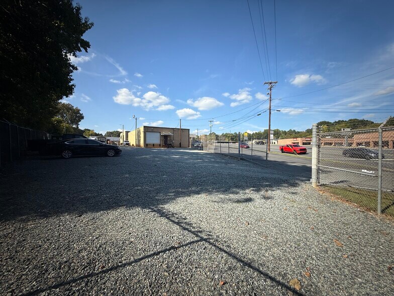 More Photos Of 8700 Monroe Rd, Charlotte Warehouse For Lease