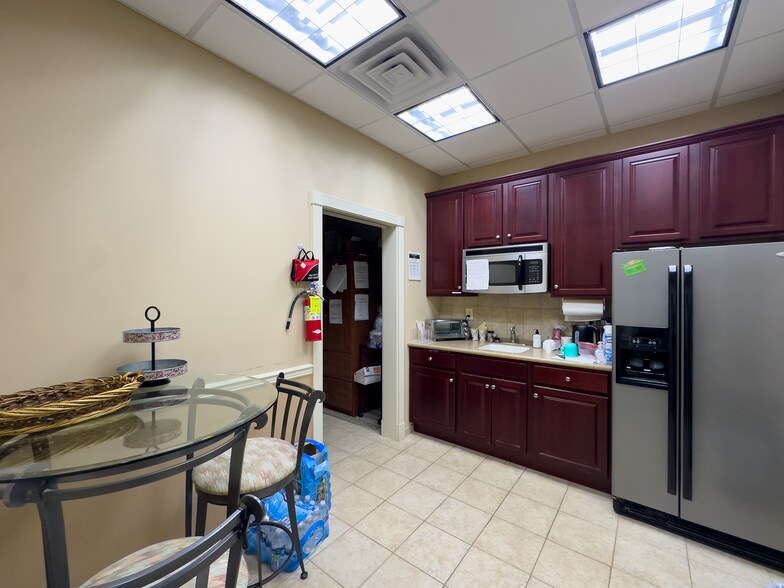 More Photos Of 516 State Route 33, Millstone Township Medical For Lease