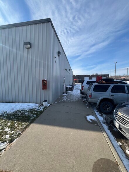 More Photos Of 2330 Paul St, Omaha Warehouse For Sale