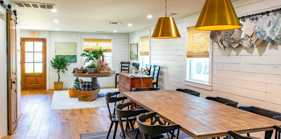 More Photos Of 724 W Main St, Tomball Storefront Retail Office For Sale