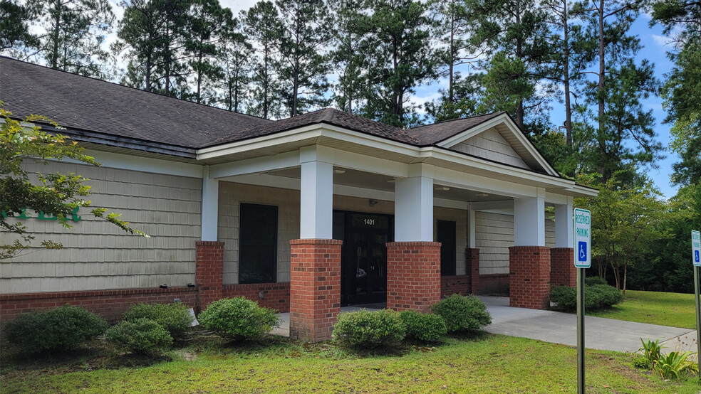 Primary Photo Of 1401 Heritage Rd, Loris Assisted Living For Sale