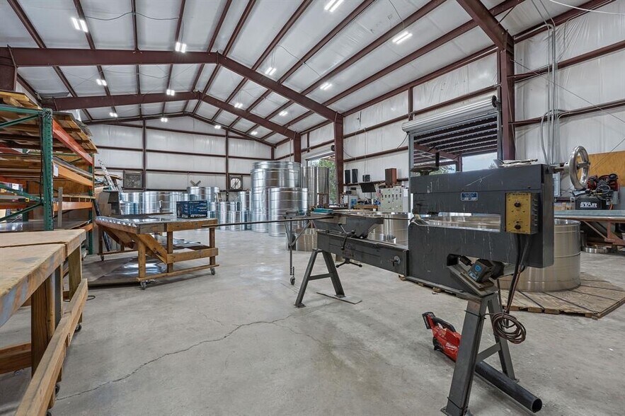 More Photos Of 16299 Fitzhugh Rd, Dripping Springs Warehouse For Sale