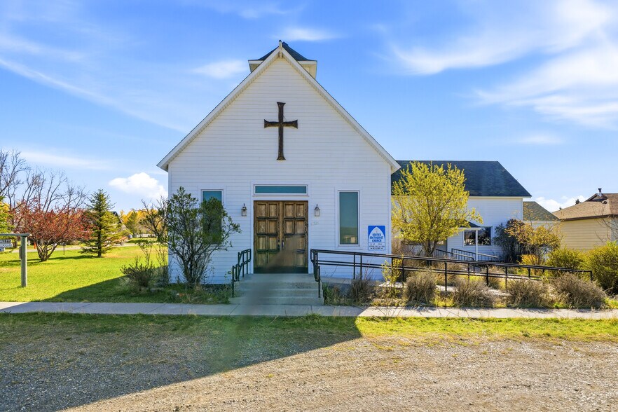 More Photos Of 210 Miles Ave, Clyde Park Specialty For Sale