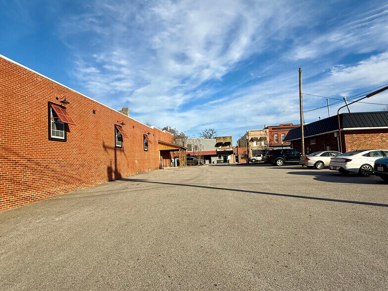 More Photos Of 115 N Mecklenburg Ave, South Hill Restaurant For Sale