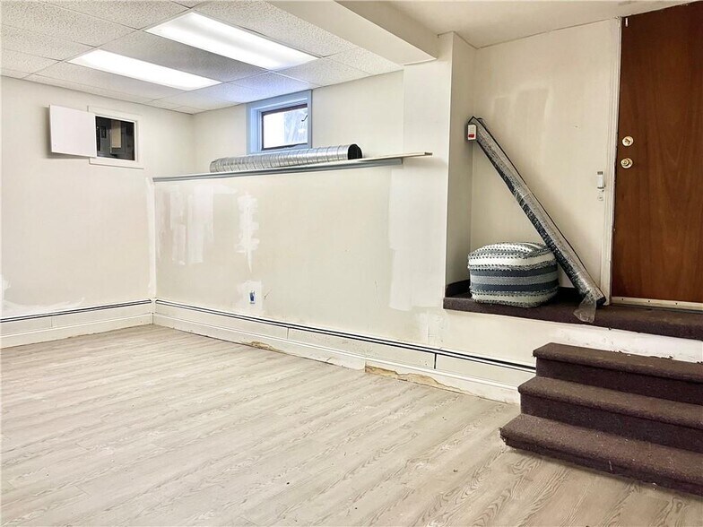 More Photos Of 10 Ontario St, Honeoye Falls Office Residential For Sale