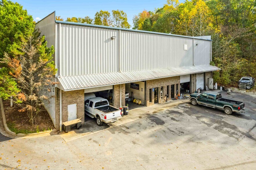 Primary Photo Of 1046 Parkway Ct, Buford Light Distribution For Lease