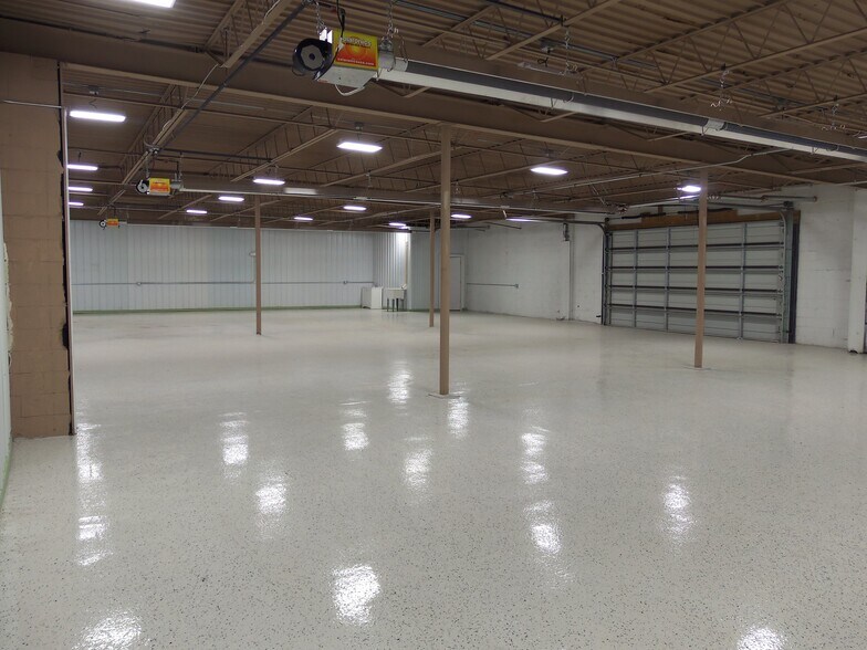 More Photos Of 45464 Woodward Ave, Pontiac Warehouse For Lease