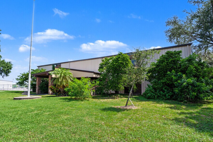 More Photos Of 12625 40th St N, Clearwater Warehouse For Sale