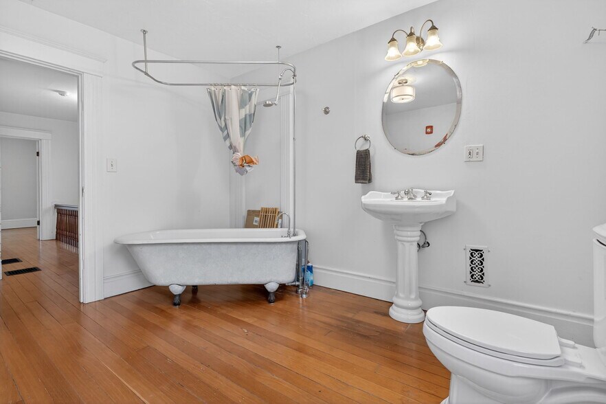 More Photos Of 317 NE Sacramento St, Portland Office For Sale