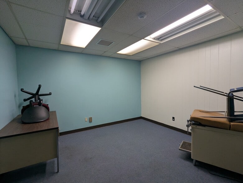 More Photos Of 715 Orleans St, Beaumont Office For Sale