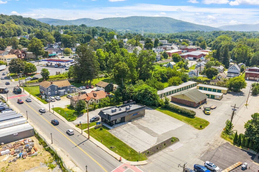 More Photos Of 50 W Center St, Lee Fast Food For Sale