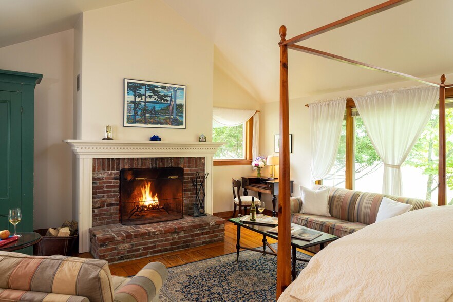More Photos Of 40 Union St, Blue Hill Hospitality For Sale
