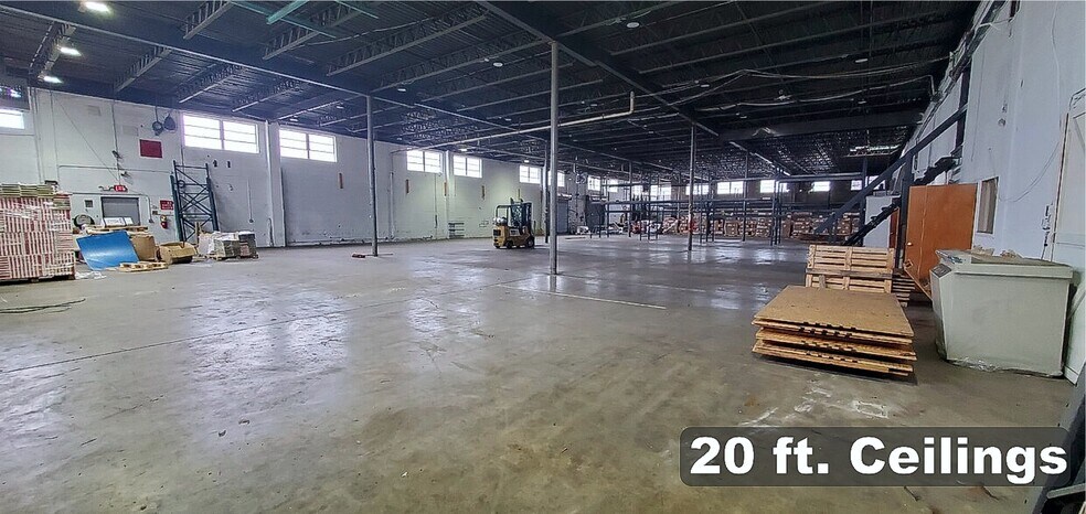 More Photos Of 707 Commercial Ave, Carlstadt Warehouse For Lease